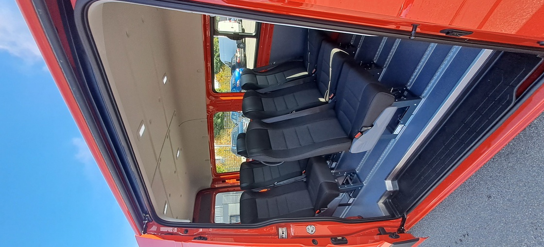 9-Sitzer Ausbau auf Crafter für MTF od. KDO